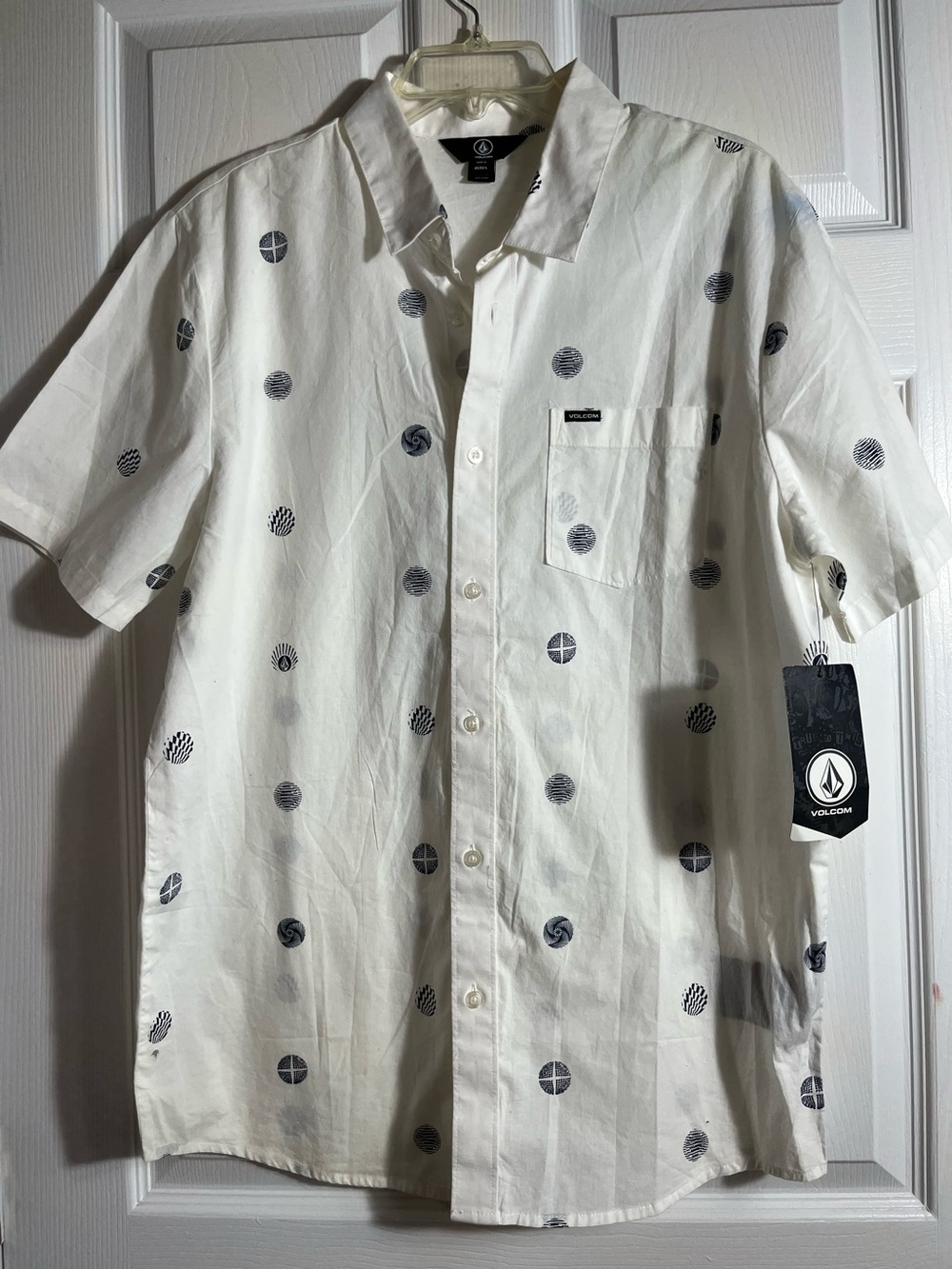 NWT Volcom White Shirt Short Sleeve Button-Down with Black Dot Motif L